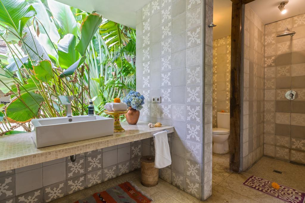 Elegant Villa Casabianca - Tropical Pool & Garden, Near Potato Head Beach Club! سمينياك المظهر الخارجي الصورة
